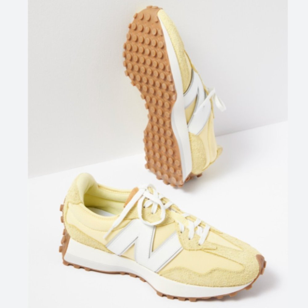 NEW BALANCE 327 Casual Womens Sneakers Shoes Maize White size 7 - Picture 2 of 9